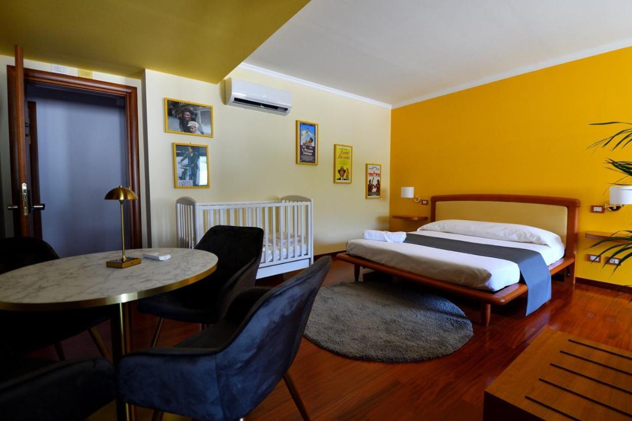 Bed and Breakfast Le Cinema Formia Exterior foto