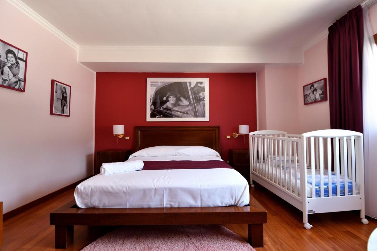 Bed and Breakfast Le Cinema Formia Exterior foto