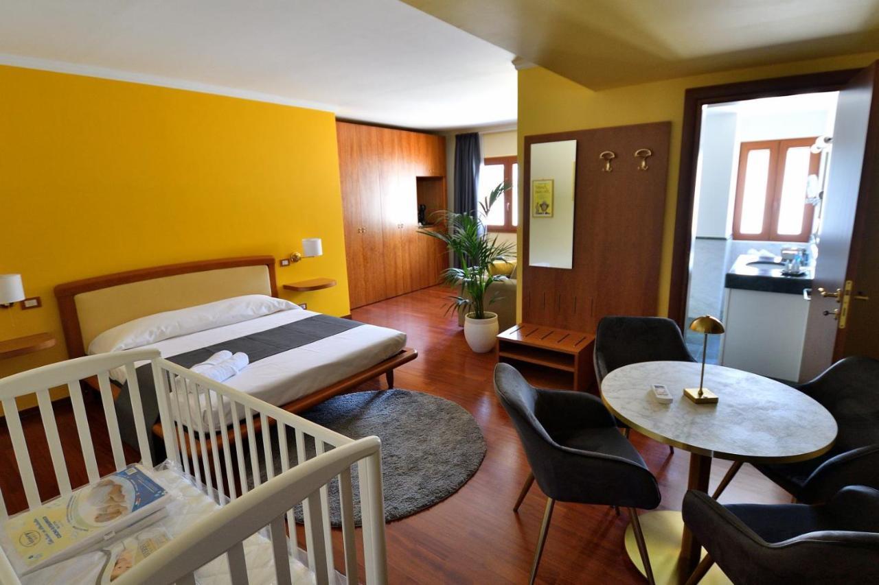 Bed and Breakfast Le Cinema Formia Exterior foto
