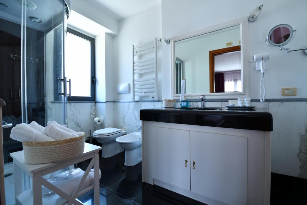 Bed and Breakfast Le Cinema Formia Exterior foto