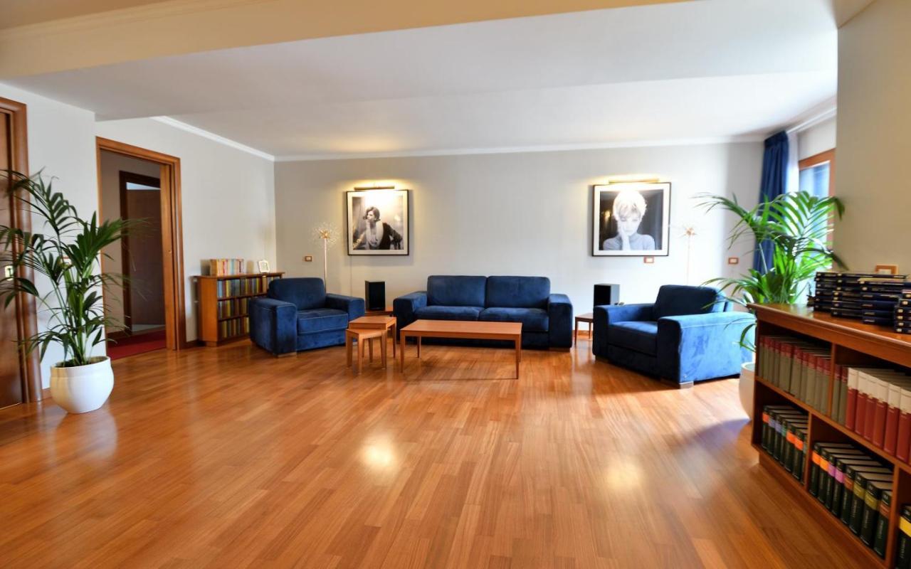 Bed and Breakfast Le Cinema Formia Exterior foto